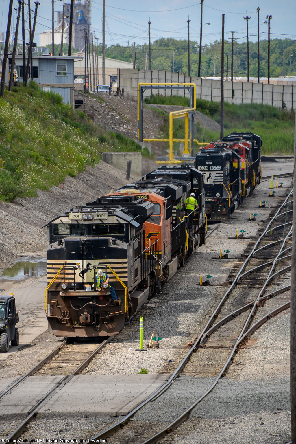 NS 1001, BNSF 7035, NS 1634, and KCSM 4073